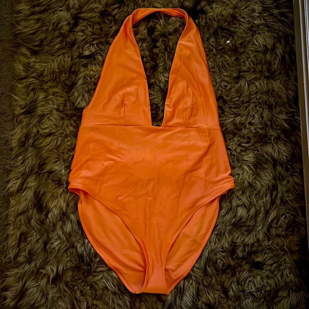 Backless one piece swimsuit with bow in the back😍